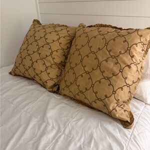 Pair of New Waterford Gold Linens Throw Pillows. 24x24 Each